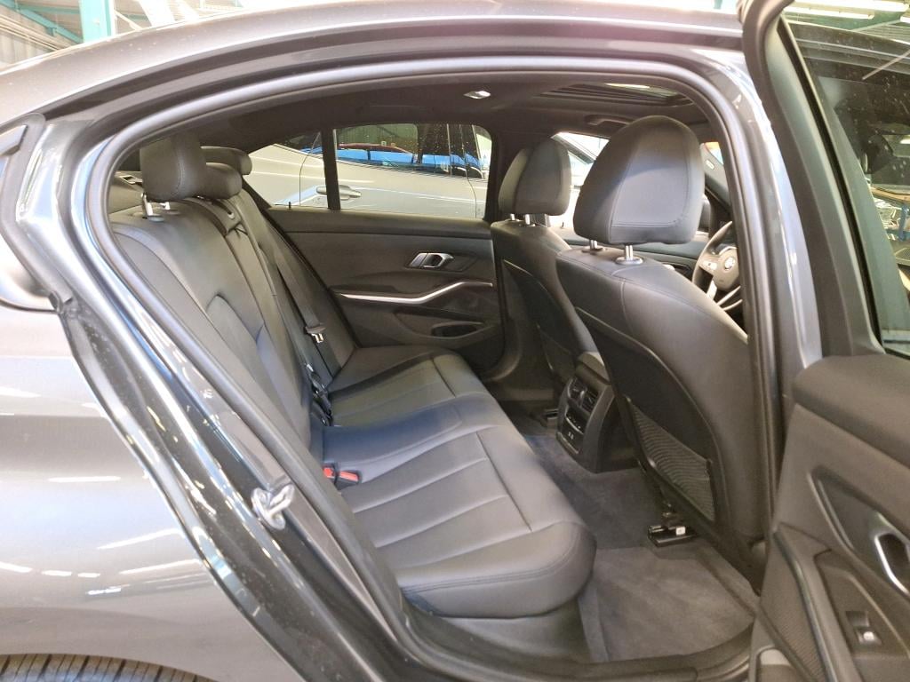 BMW 3 - 2019 318iA OPF photo