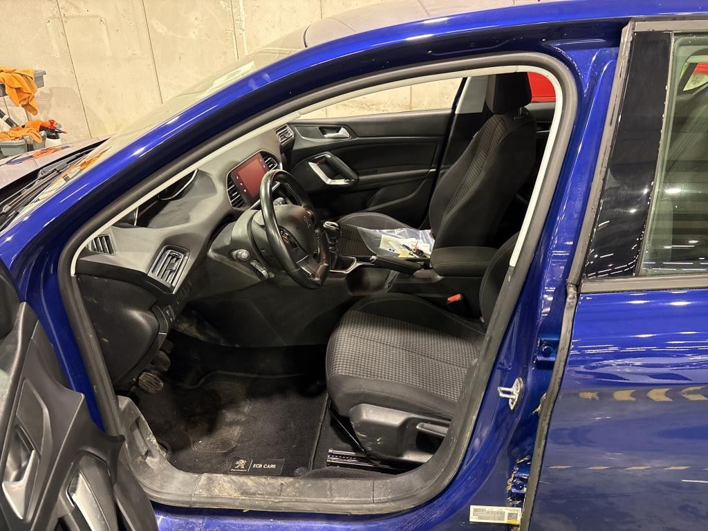 PEUGEOT 308 1.5 BLUEHDI 96KW S-S ACTIVE photo