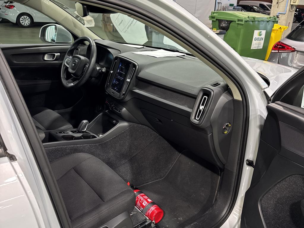 VOLVO XC40 1.5 T2 Momentum Core Geartronic photo