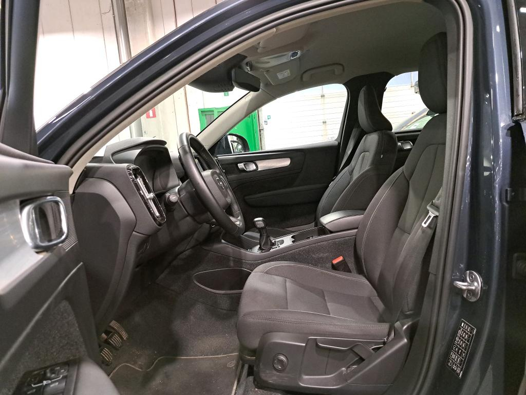 VOLVO XC40 1.5 T2 MOMENTUM PRO photo