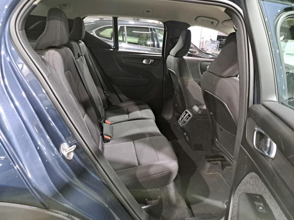 VOLVO XC40 1.5 T2 MOMENTUM PRO photo