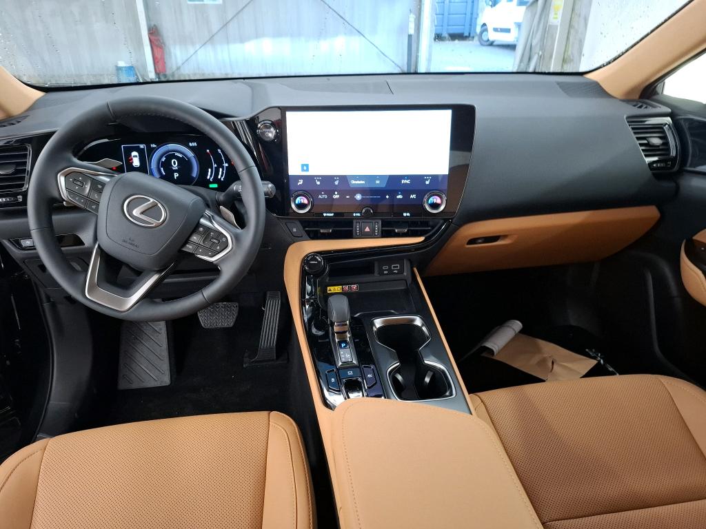 Lexus 350H 2WD Luxe LEXUS NX / 2021 / 5P / SUV 350H 2WD Luxe photo
