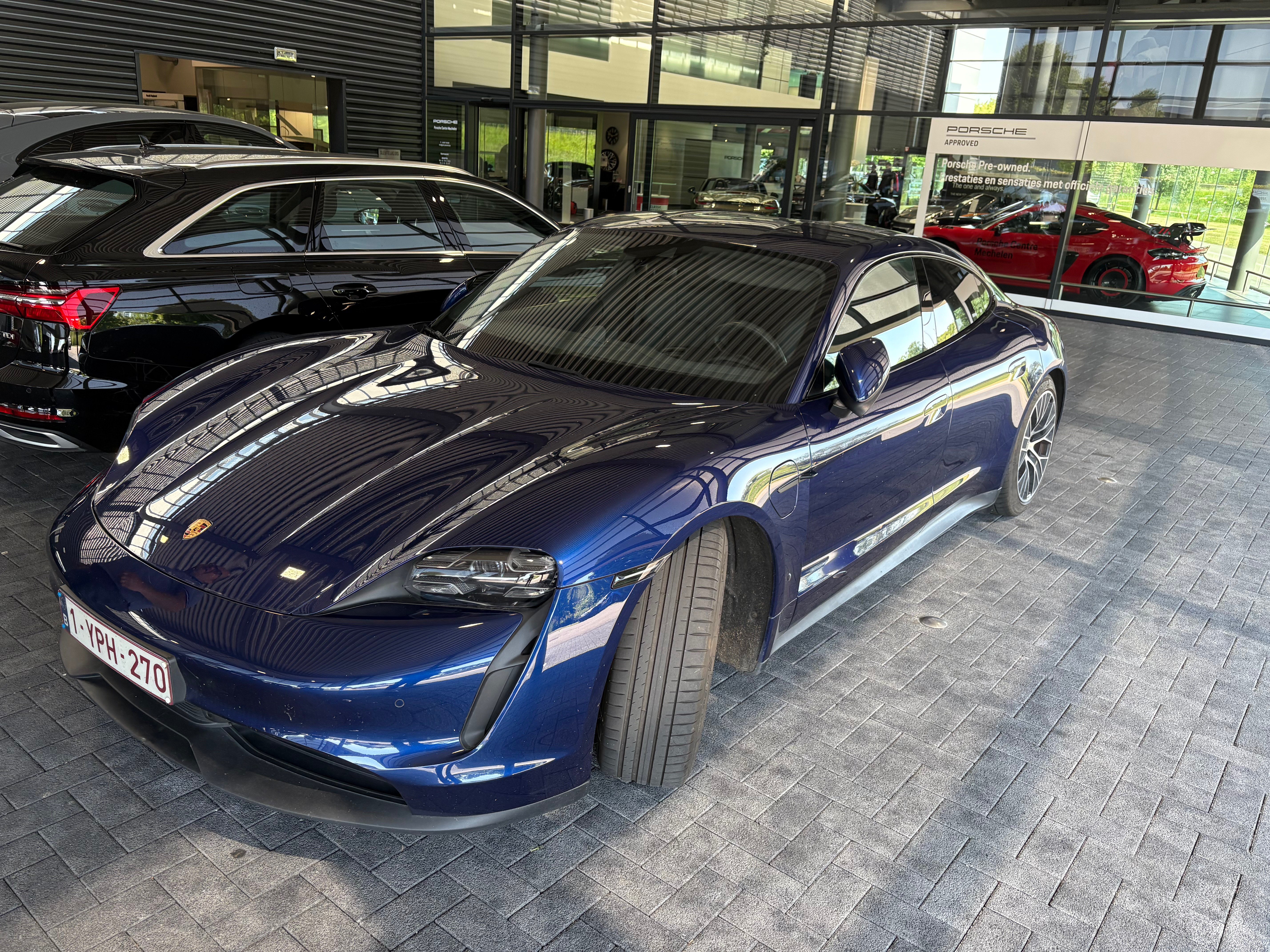 PORSCHE Taycan