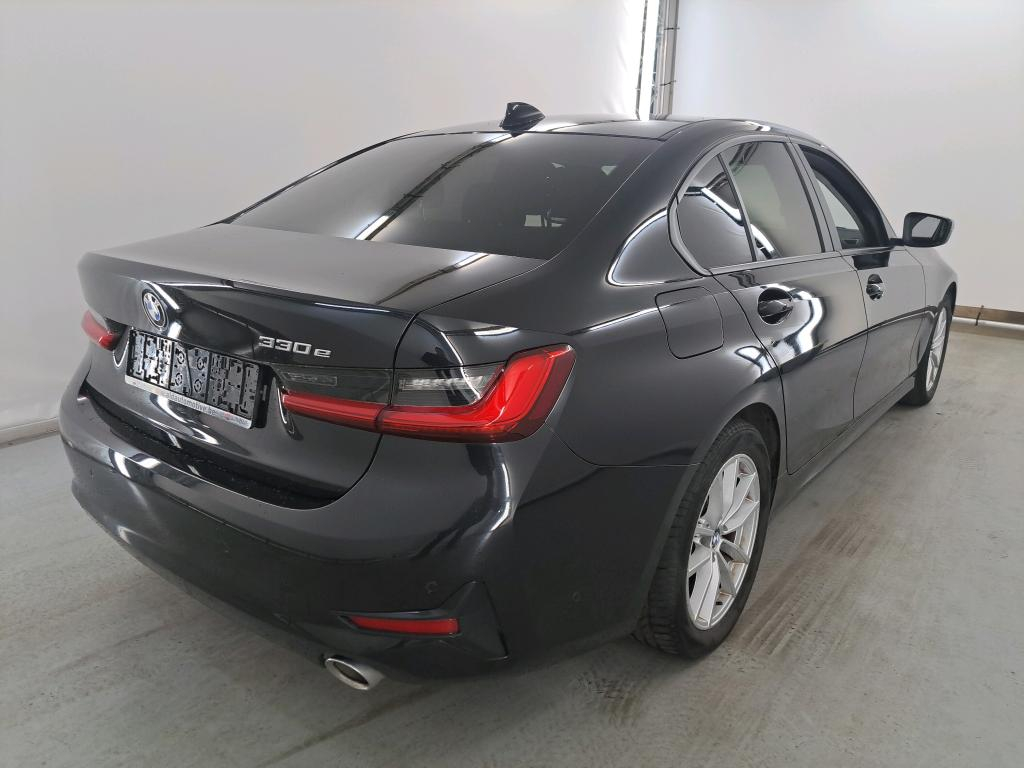 BMW 3 - 2019 330eA PHEV Business Plus photo