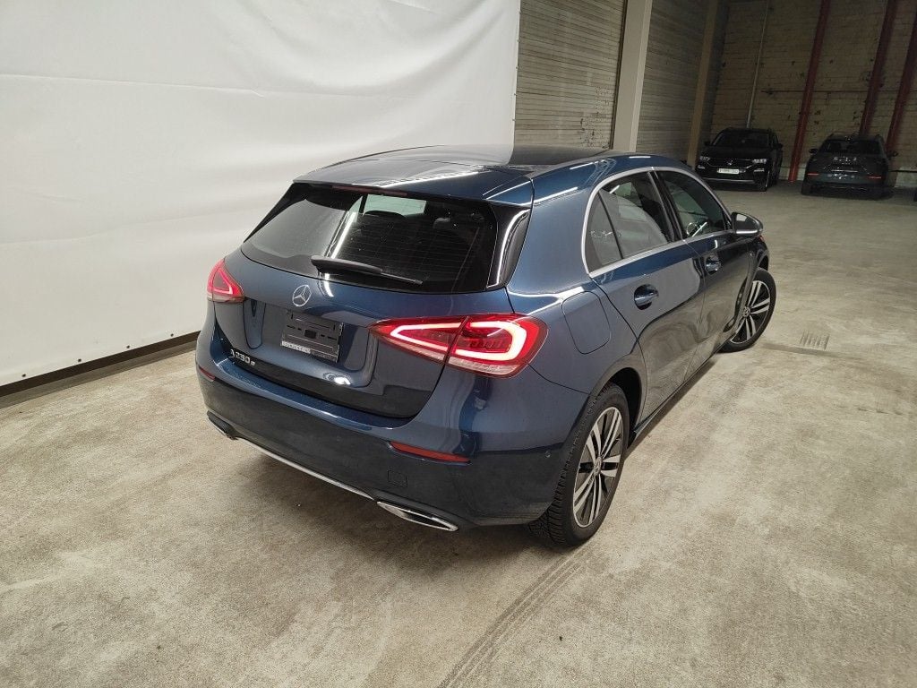 Mercedes-Benz A-Klasse A 250 e Business Solution 5d photo