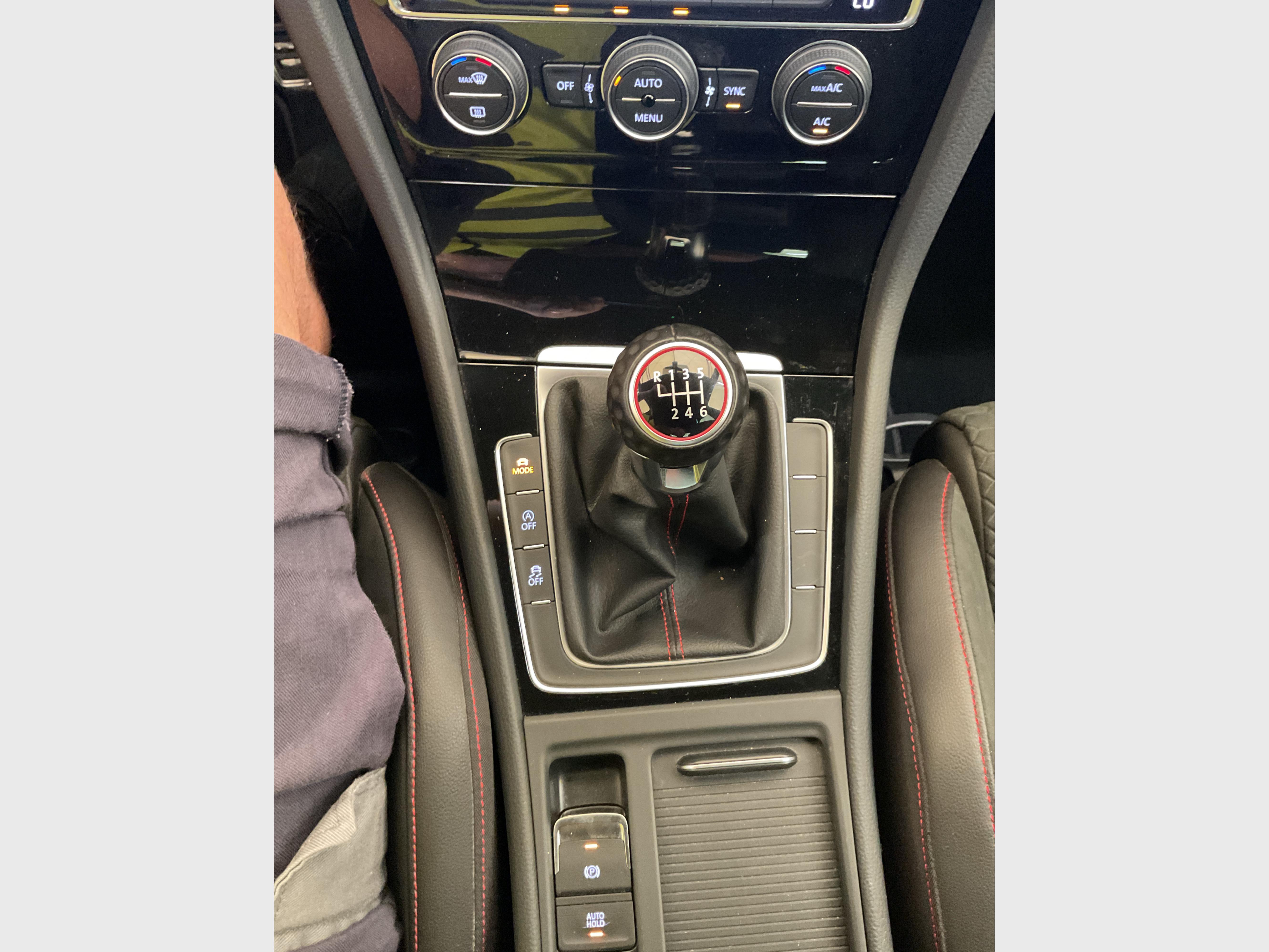 VOLKSWAGEN Golf VII GTI Golf GTI 'Performance' 2.0 TSI 180 kW (245 ch) 6 vitesses manuel photo