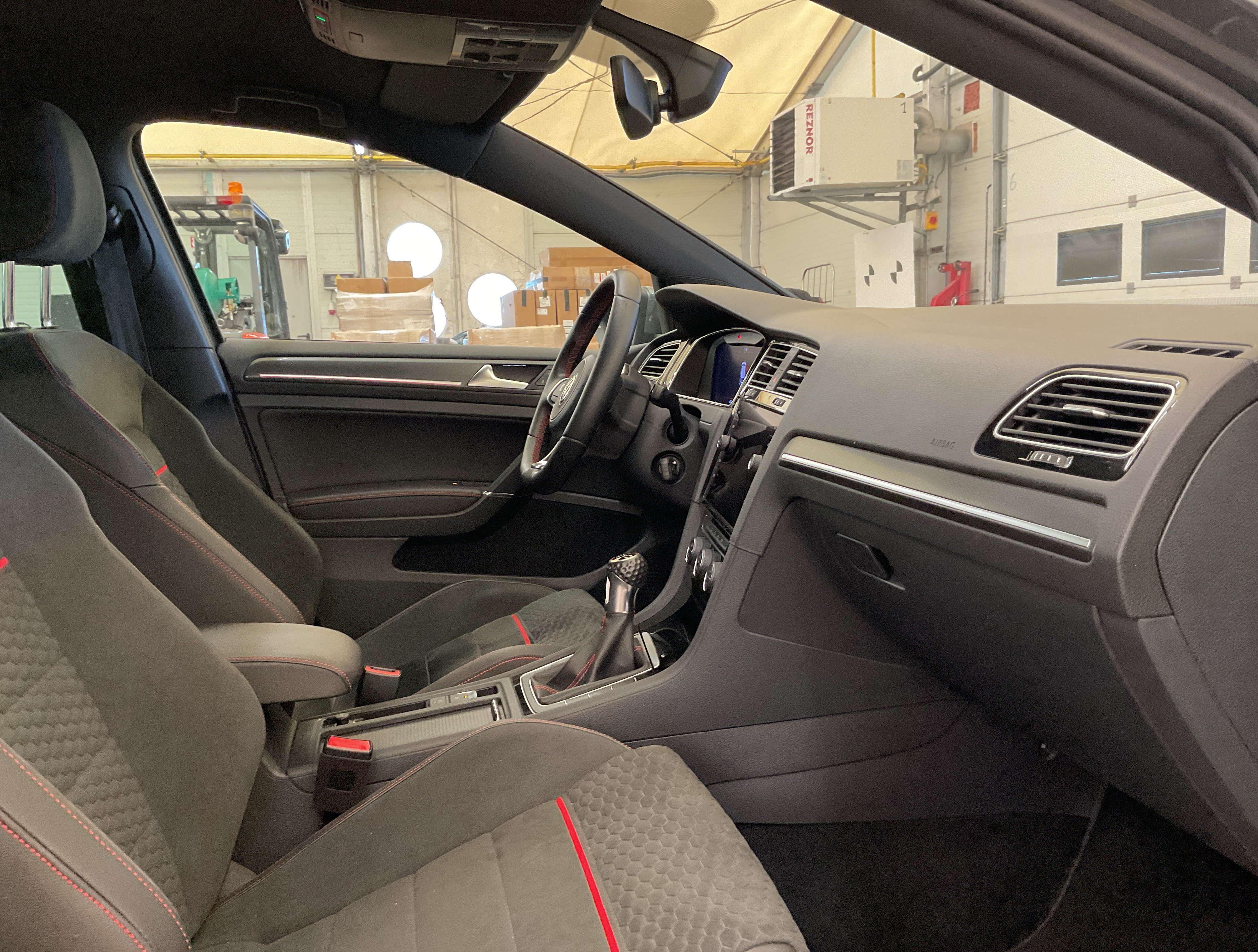 VOLKSWAGEN Golf VII GTI Golf GTI 'Performance' 2.0 TSI 180 kW (245 ch) 6 vitesses manuel photo