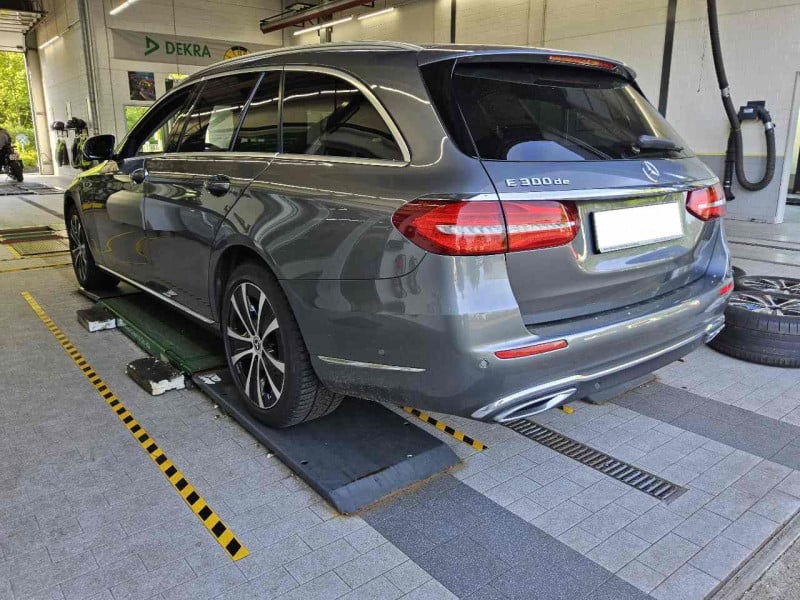 Mercedes-Benz E -Klasse T-Modell (BM 213)(06.2016->) DE - Kb5 E 300 de EU6d-T, T de Exclusive (EURO 6d-TEMP), 2018 - 2020 photo
