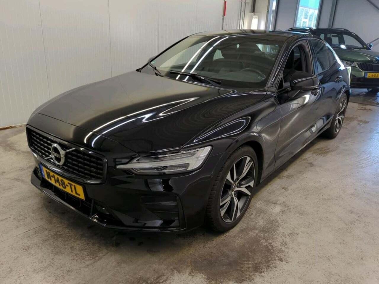 VOLVO S60 2.0 B3 R-Design