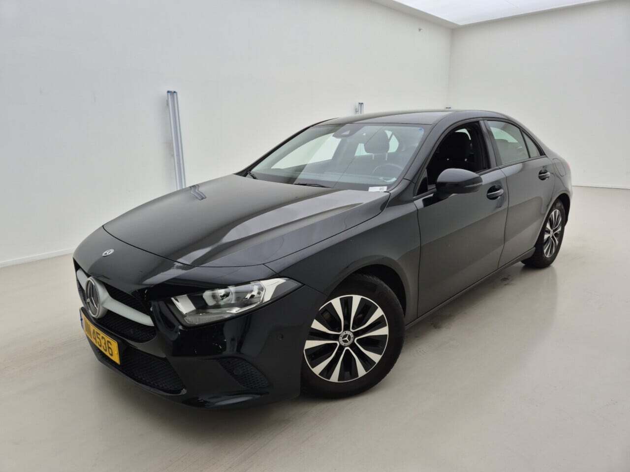 MERCEDES-BENZ A-KLASSE SEDAN 180D BUSINESS SOLUTION DCT
