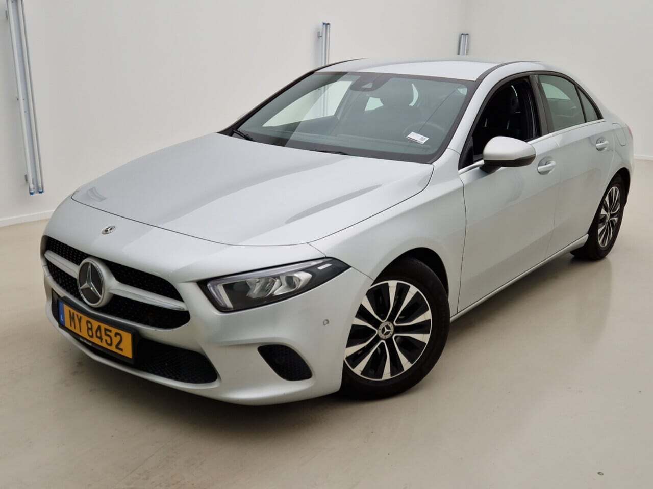 MERCEDES-BENZ A-KLASSE SEDAN 180D BUSINESS SOLUTION DCT