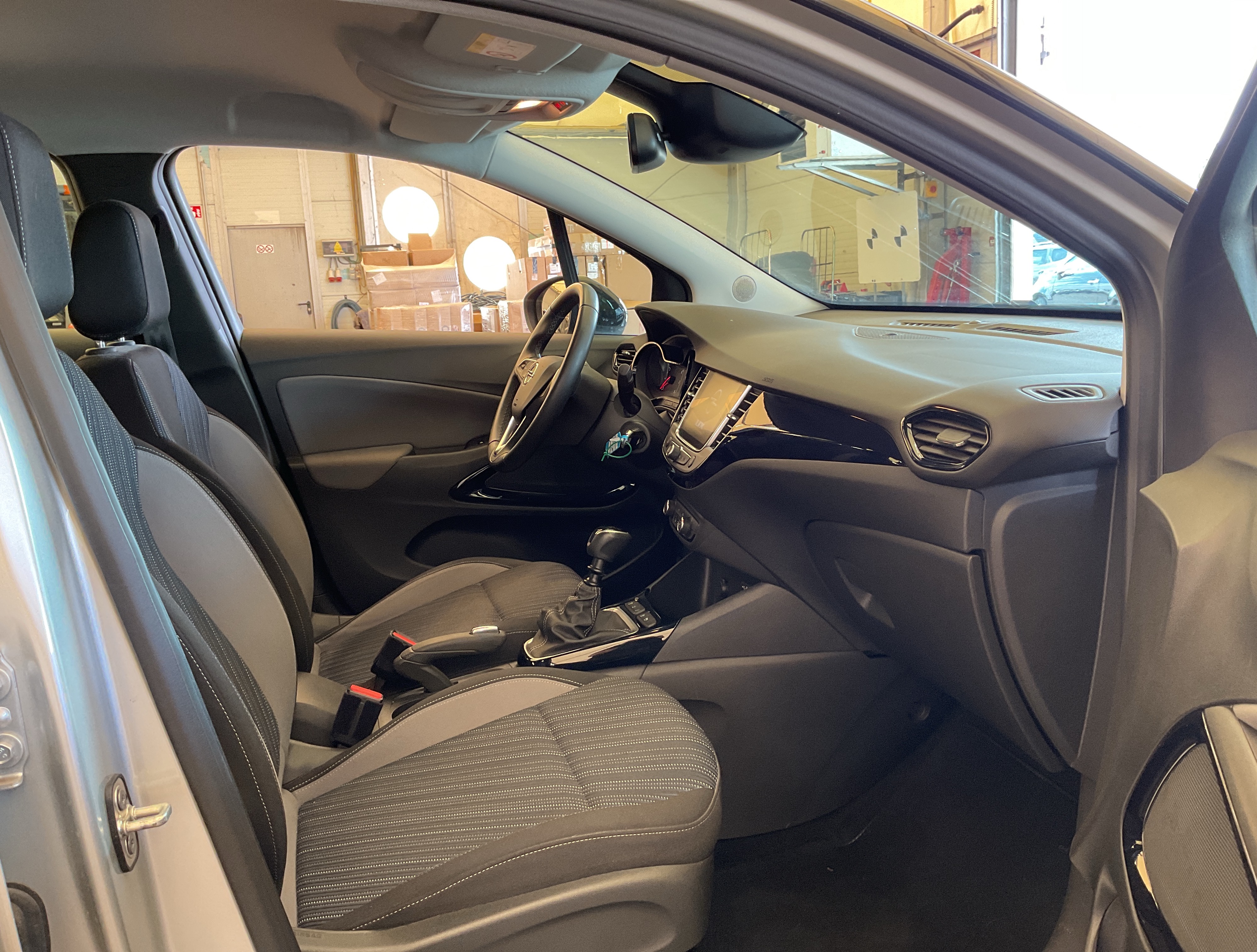 OPEL Crossland X Crossland X 1.2 Turbo ECOTEC 120 Y Edit. S/S (EU6.3) photo