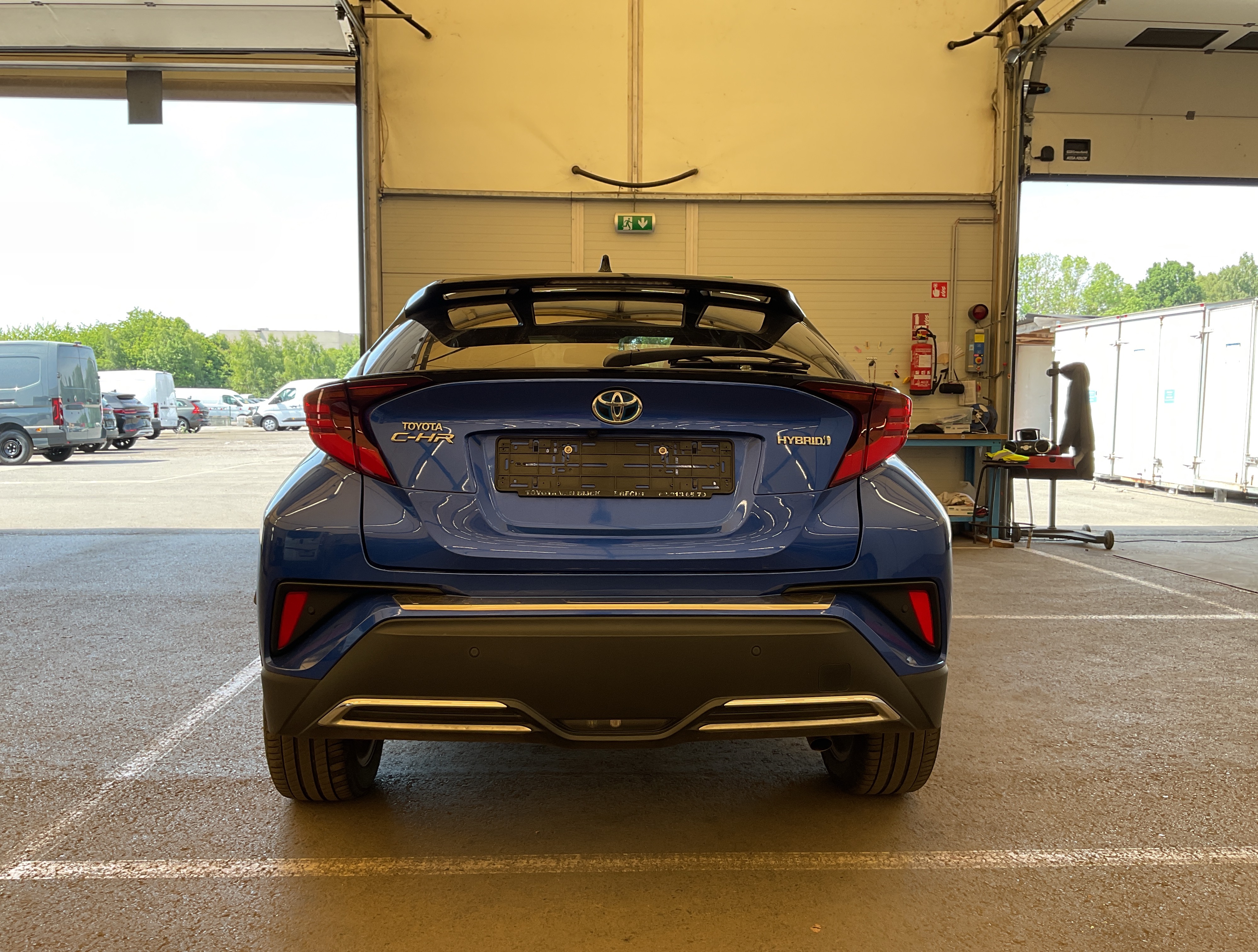 TOYOTA C-HR 2.0i VVT-i Hybrid C-Hic E-CVT photo