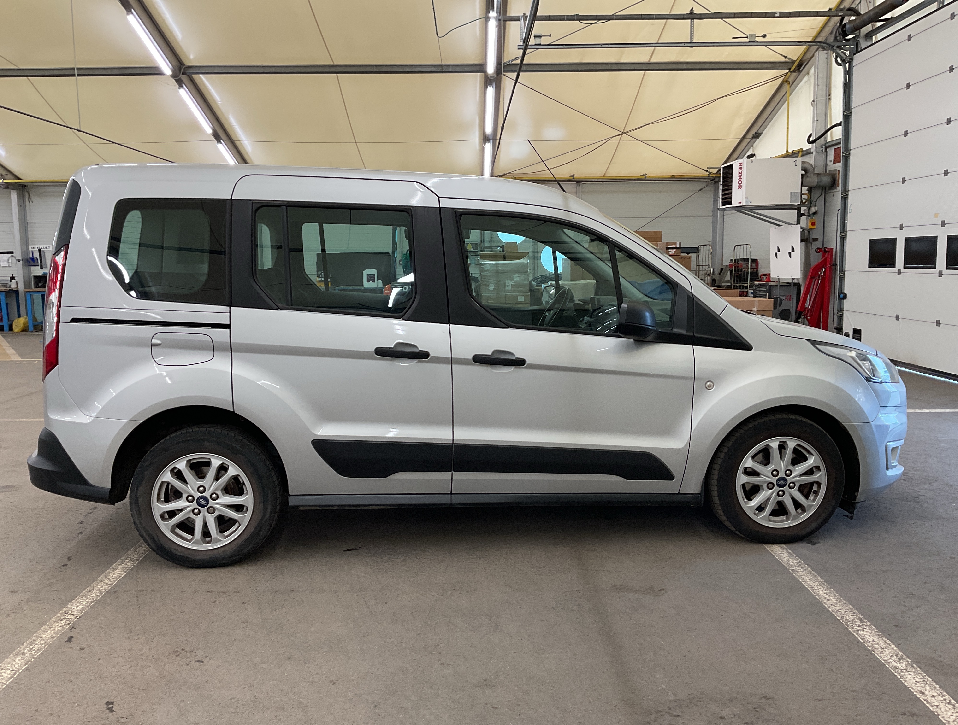 FORD Tourneo Connect Tourneo Connect 1.0 EcoBoost Trend (EU6.2) photo