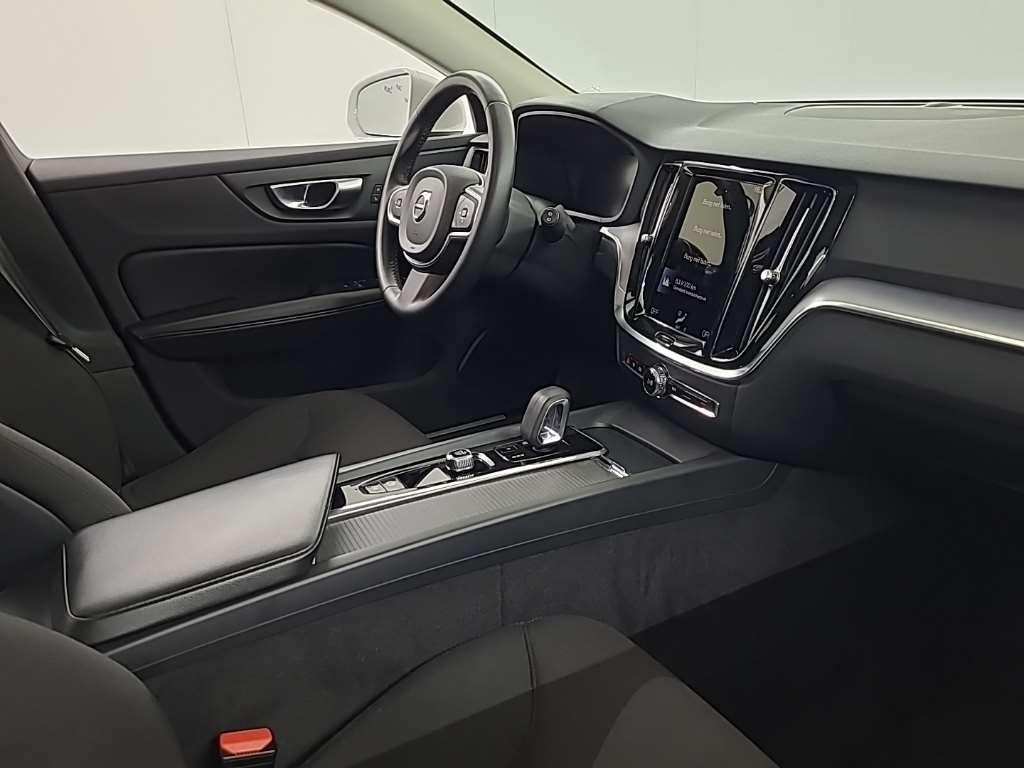 VOLVO V60 B3 Automaat Momentum Business 5D 120kW photo