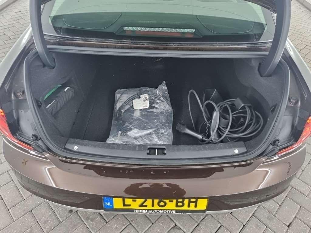 VOLVO S90 Recharge T8 AWD PHEV Business Pro 4D 288kW photo
