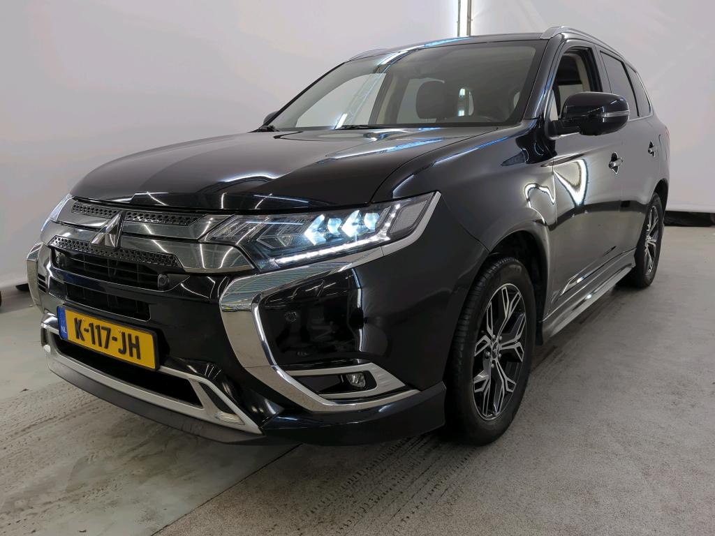 Mitsubishi Outlander '15 Mitsubishi Outlander PHEV Intense+ 5d