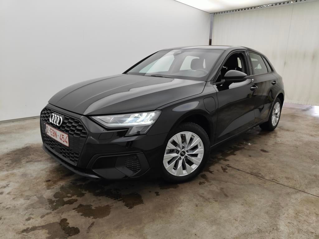 Audi A3 Sportback 1.4 40 TFSI e Attraction 5d photo