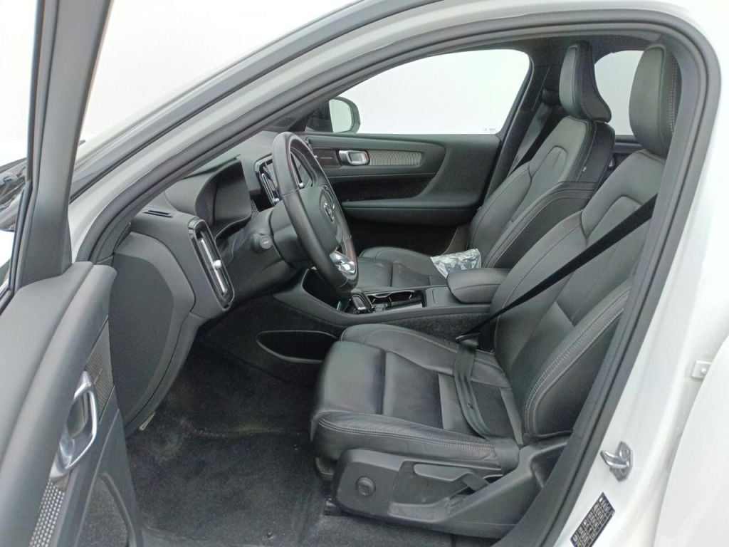 Volvo XC40 P8 4x4 Recharge R-Design 5d photo
