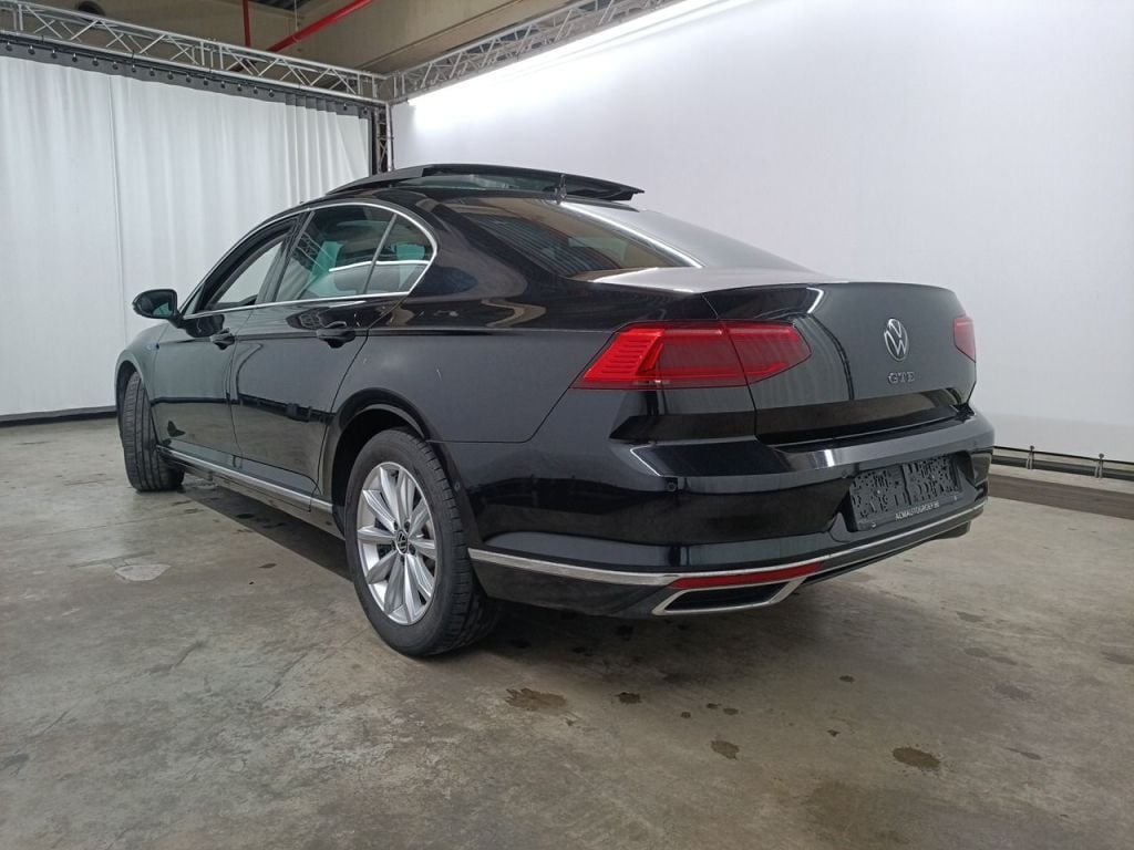 Volkswagen Passat 1.4 TSI GTE Business DSG 4d photo