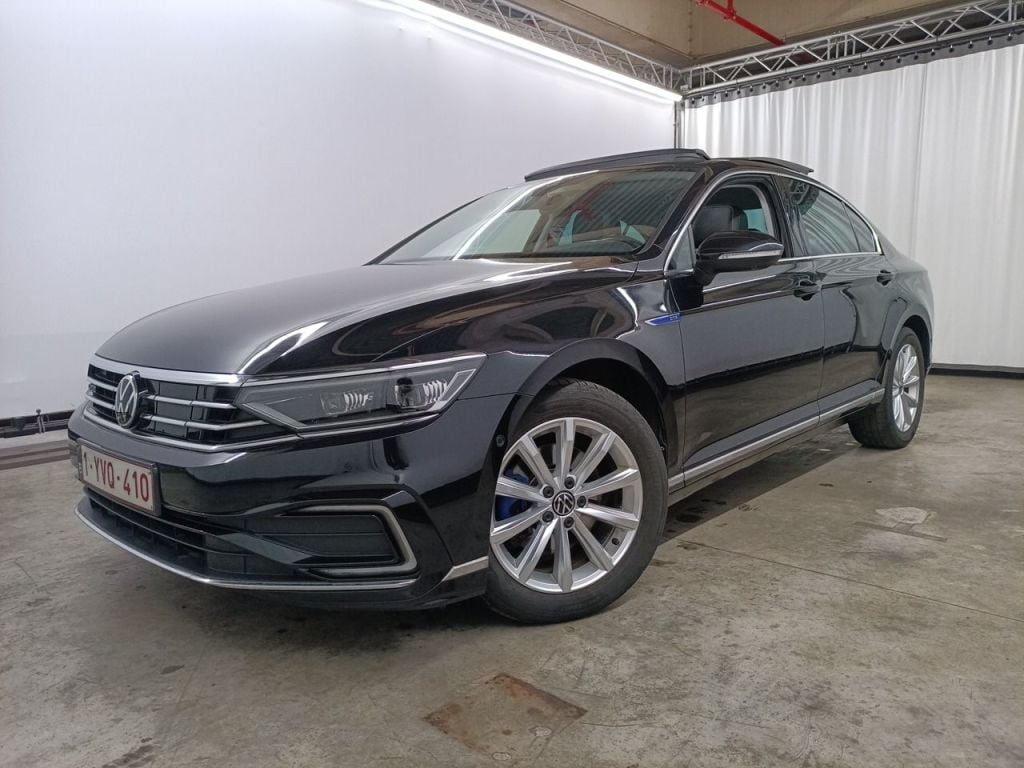 Volkswagen Passat 1.4 TSI GTE Business DSG 4d photo