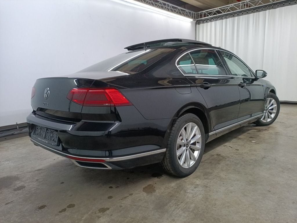 Volkswagen Passat 1.4 TSI GTE Business DSG 4d photo