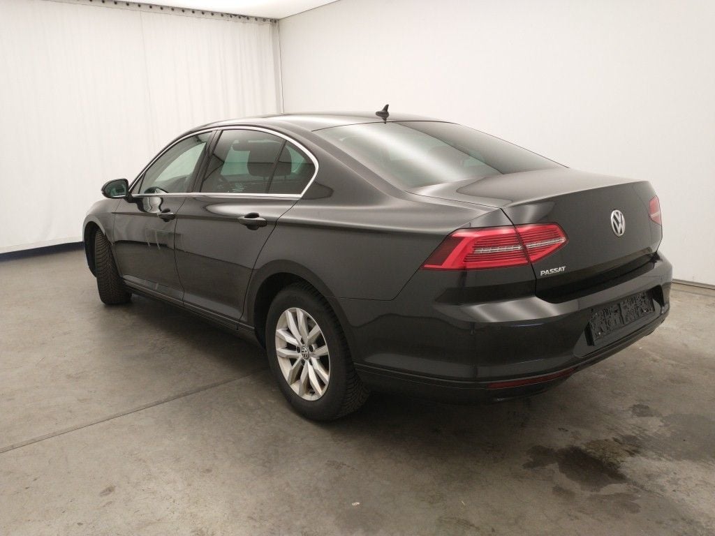 Volkswagen Passat 1.5 TSI OPF Comfortline Business 4d photo