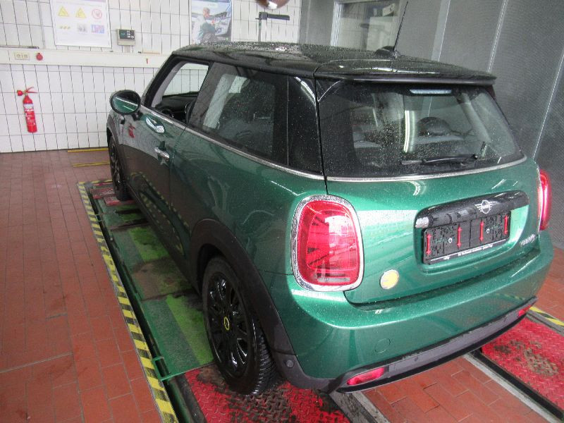 MINI Mini 3-trg. (F56)(2013->) DE - LimS3 SE, Cooper SE Classic Trim, (Facelift 2) 2021 - 2024 photo