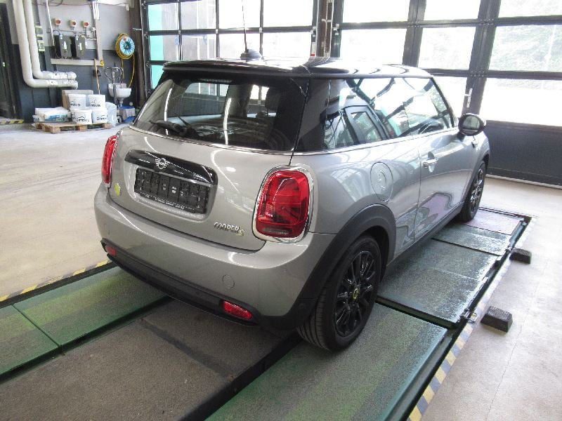 MINI Mini 3-trg. (F56)(2013->) DE - LimS3 SE, Cooper SE Classic Trim, (Facelift 2) 2021 - 2024 photo