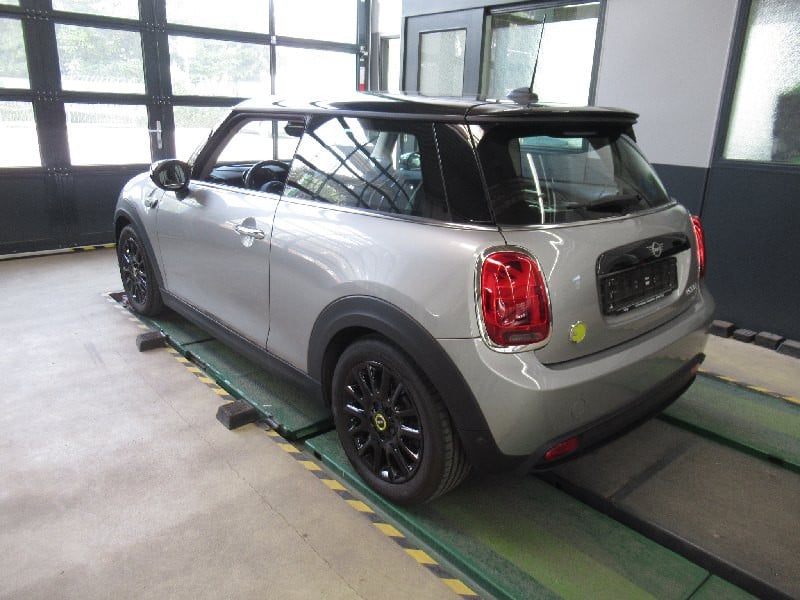 MINI Mini 3-trg. (F56)(2013->) DE - LimS3 SE, Cooper SE Classic Trim, (Facelift 2) 2021 - 2024 photo