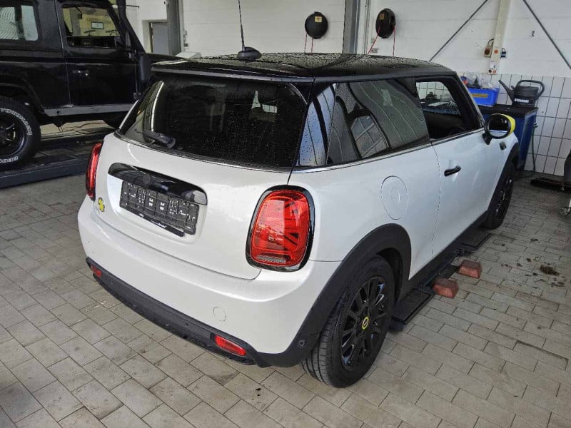 MINI Mini 3-trg. (F56)(2013->) DE - LimS3 SE, Cooper SE Classic Trim, (Facelift 2) 2021 - 2024 photo