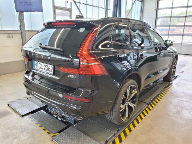 Volvo XC60 (03.2017->) DE - SUV5 B5 (Benzin) AWD EU6d, Ultimate Dark Mild-Hybrid (EURO 6d), (Facelift) photo