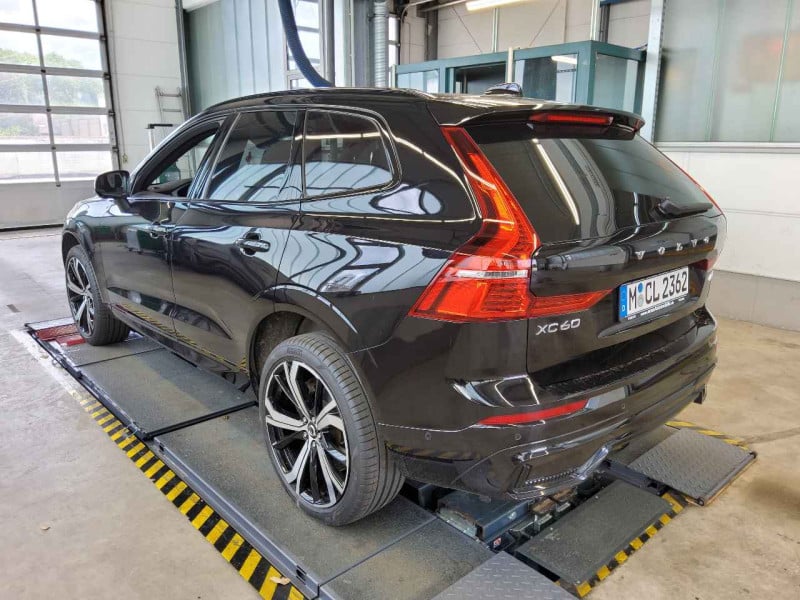 Volvo XC60 (03.2017->) DE - SUV5 B5 (Benzin) AWD EU6d, Ultimate Dark Mild-Hybrid (EURO 6d), (Facelift) photo