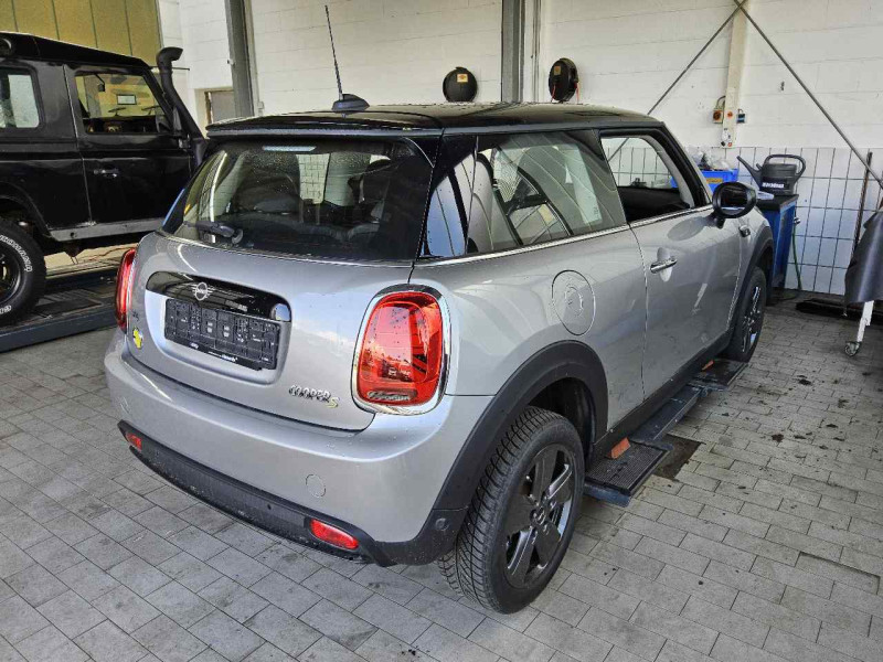 MINI Mini 3-trg. (F56)(2013->) DE - LimS3 SE, Cooper SE Classic Trim, (Facelift 2) 2021 - 2024 photo
