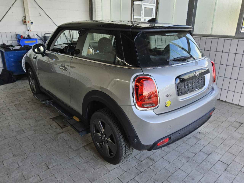 MINI Mini 3-trg. (F56)(2013->) DE - LimS3 SE, Cooper SE Classic Trim, (Facelift 2) 2021 - 2024 photo