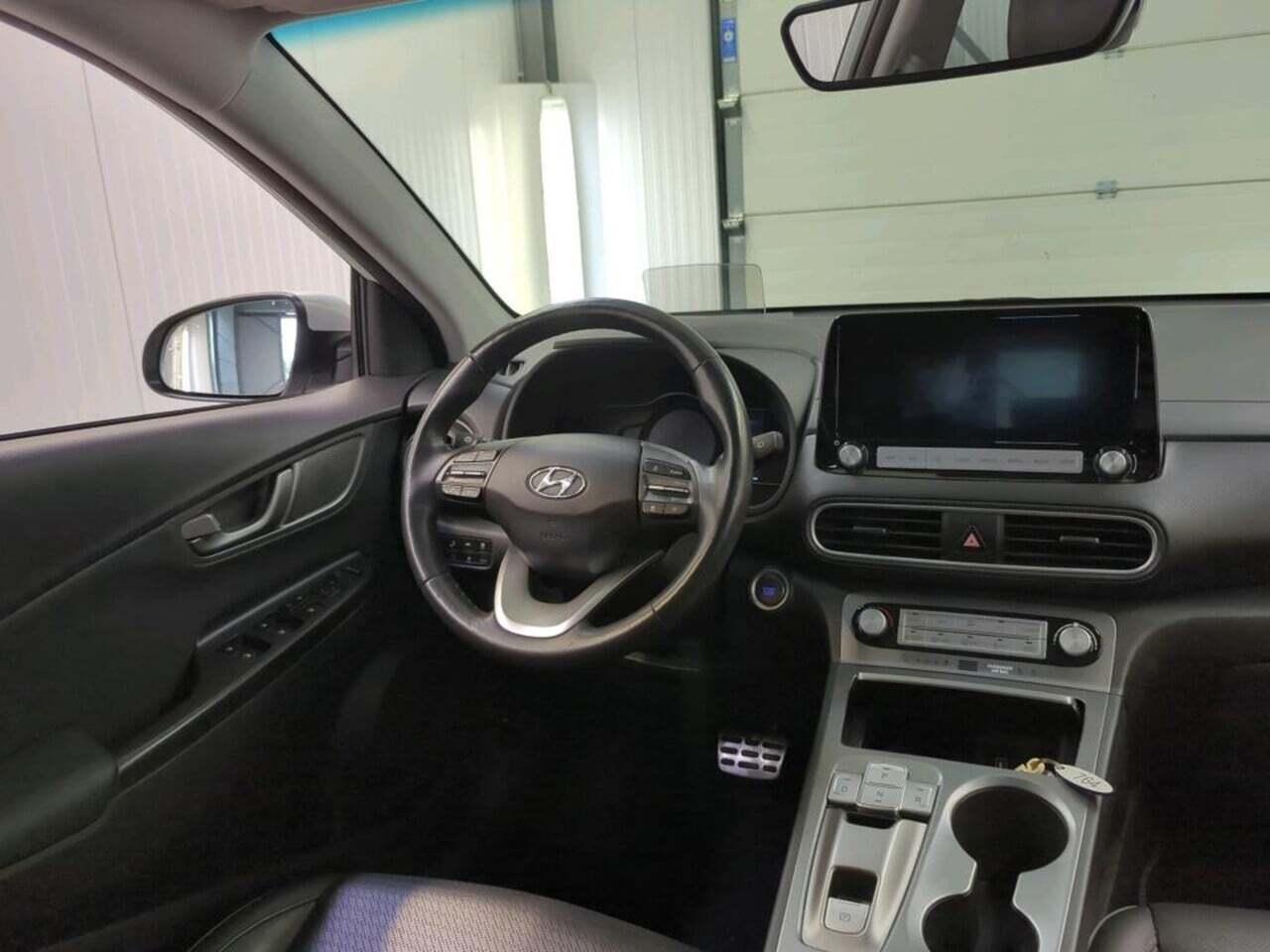 HYUNDAI Kona EV Premium 64 kWh photo
