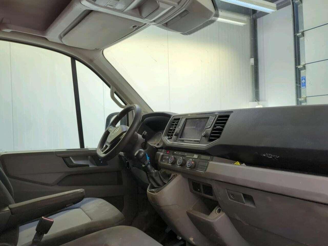 VOLKSWAGEN Crafter 35 2.0 TDI L3 DC Hi photo
