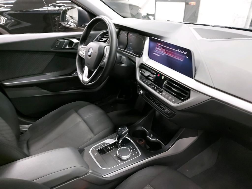 BMW - BMW 1 HATCH 116dA 116PK Advantage Pack Business & Heated Seats & PDC Front & Rear & Towing Hook photo