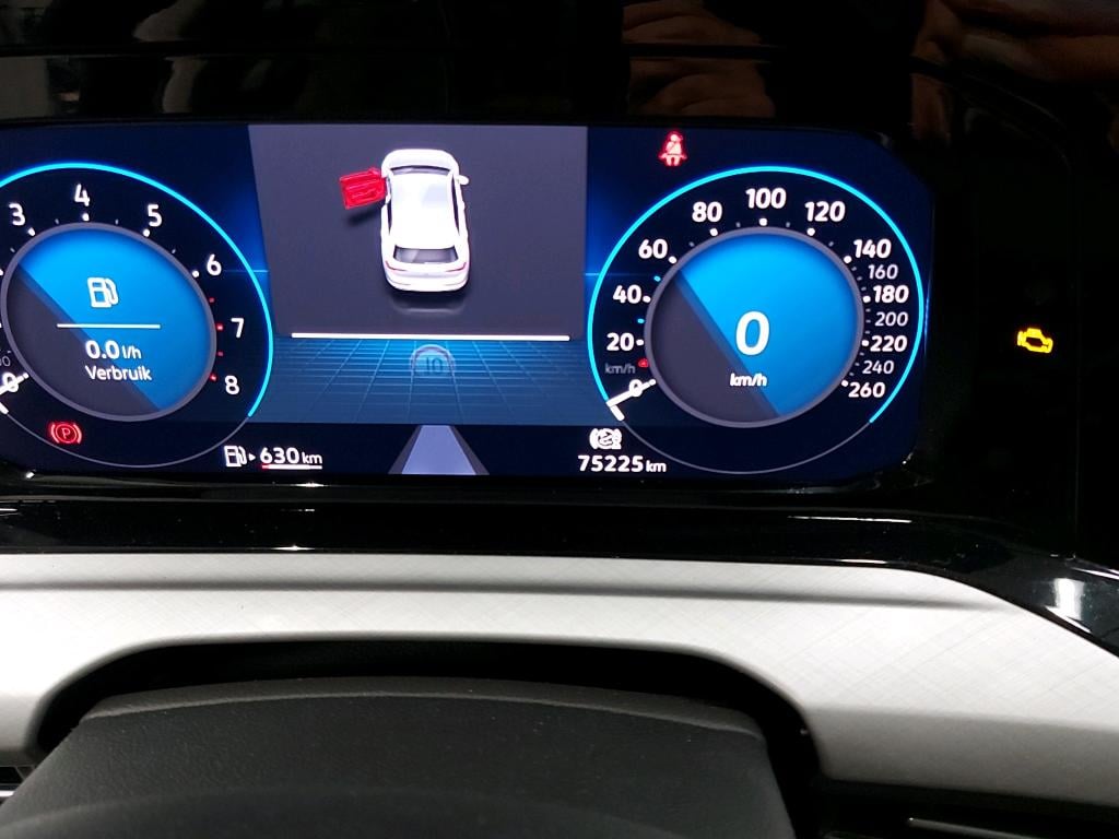 VOLKSWAGEN - VW GOLF TSI 110PK Life Pack Light & Sight & Travel Media & Nav Discover Media & Rear Camera * PETROL * photo