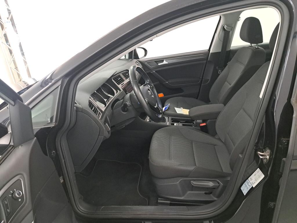VOLKSWAGEN E-GOLF - 2017 35.8kWh E-Golf Forfaitaire leveringskosten+wettelijke kit photo