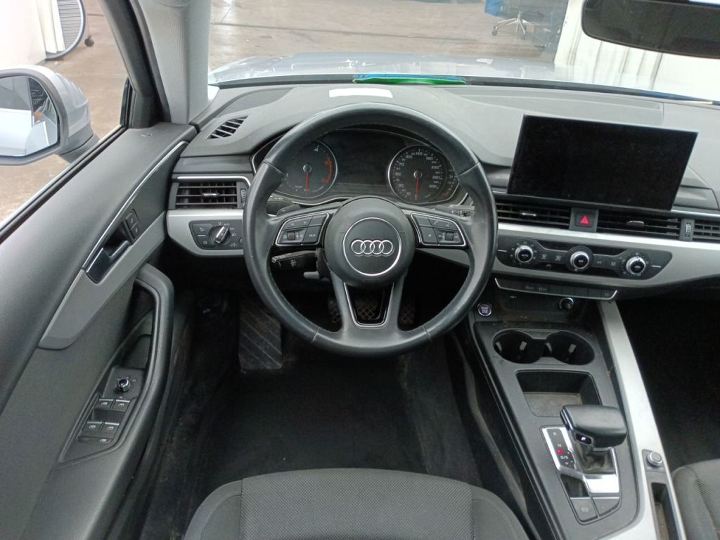 Audi A4 Avant 2.0 30 TDi 100kW S tronic Business Ed 5d photo