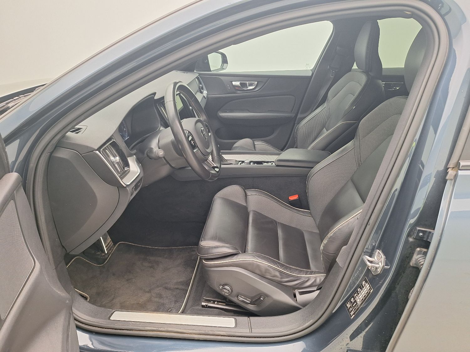 Volvo, V60 '18, Volvo V60 D3 Geartronic R-Design 5d photo