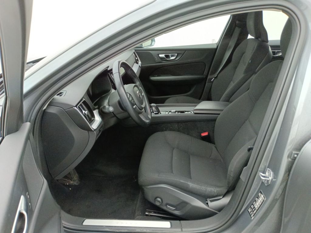 VOLVO V60 DIESEL - 2018 2.0 B4 197 Momentum Pro Geartronic 5d photo