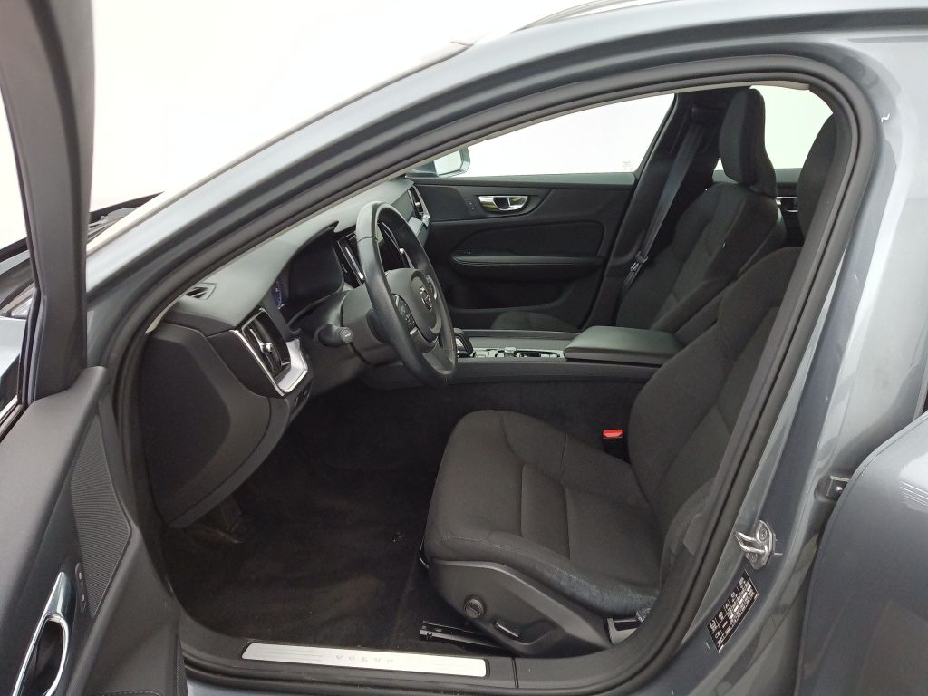 VOLVO V60 DIESEL - 2018 2.0 B4 197 Momentum Pro Geartronic 5d photo