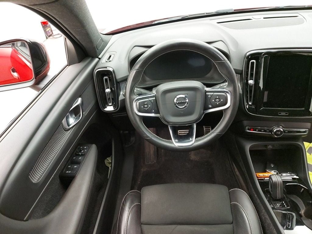 Volvo XC40 P8 4x4 Recharge R-Design 5d photo