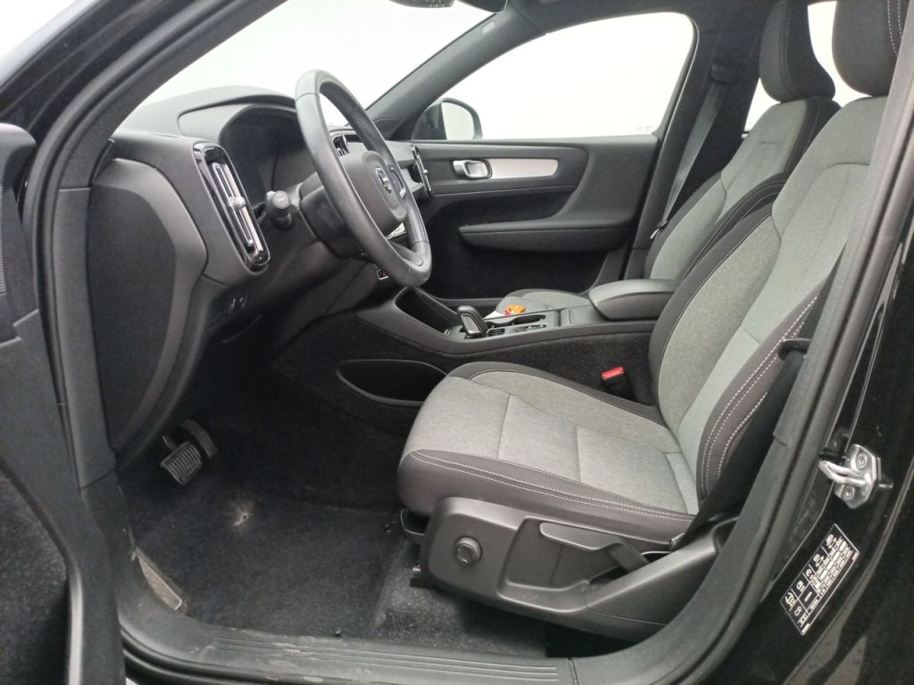 VOLVO XC40 1.5 T2 129 Momentum Pro Geartronic 5d photo