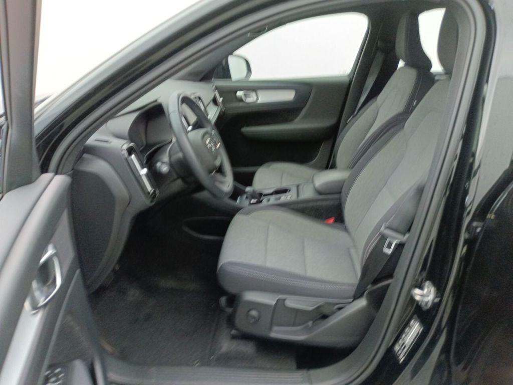 VOLVO XC40 1.5 T2 129 Momentum Pro Geartronic 5d photo