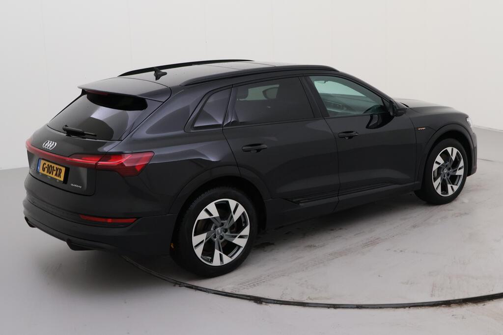 AUDI e-tron photo