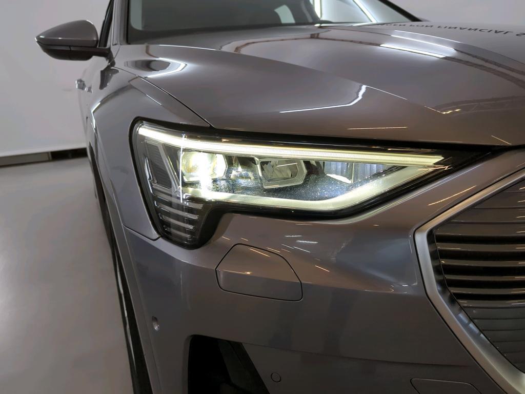 AUDI e-tron photo