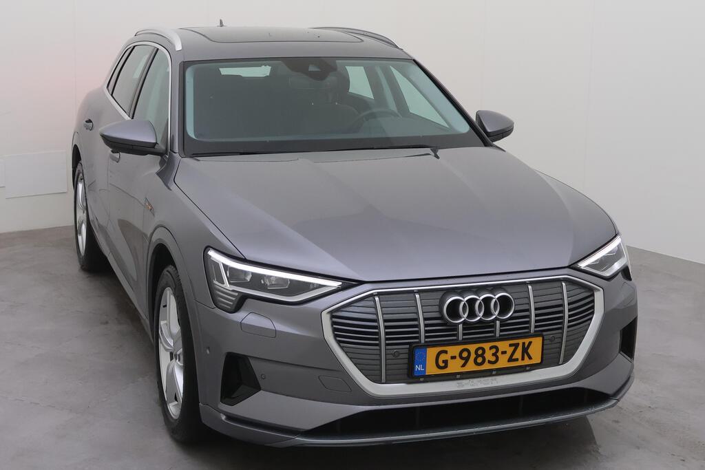 AUDI e-tron photo